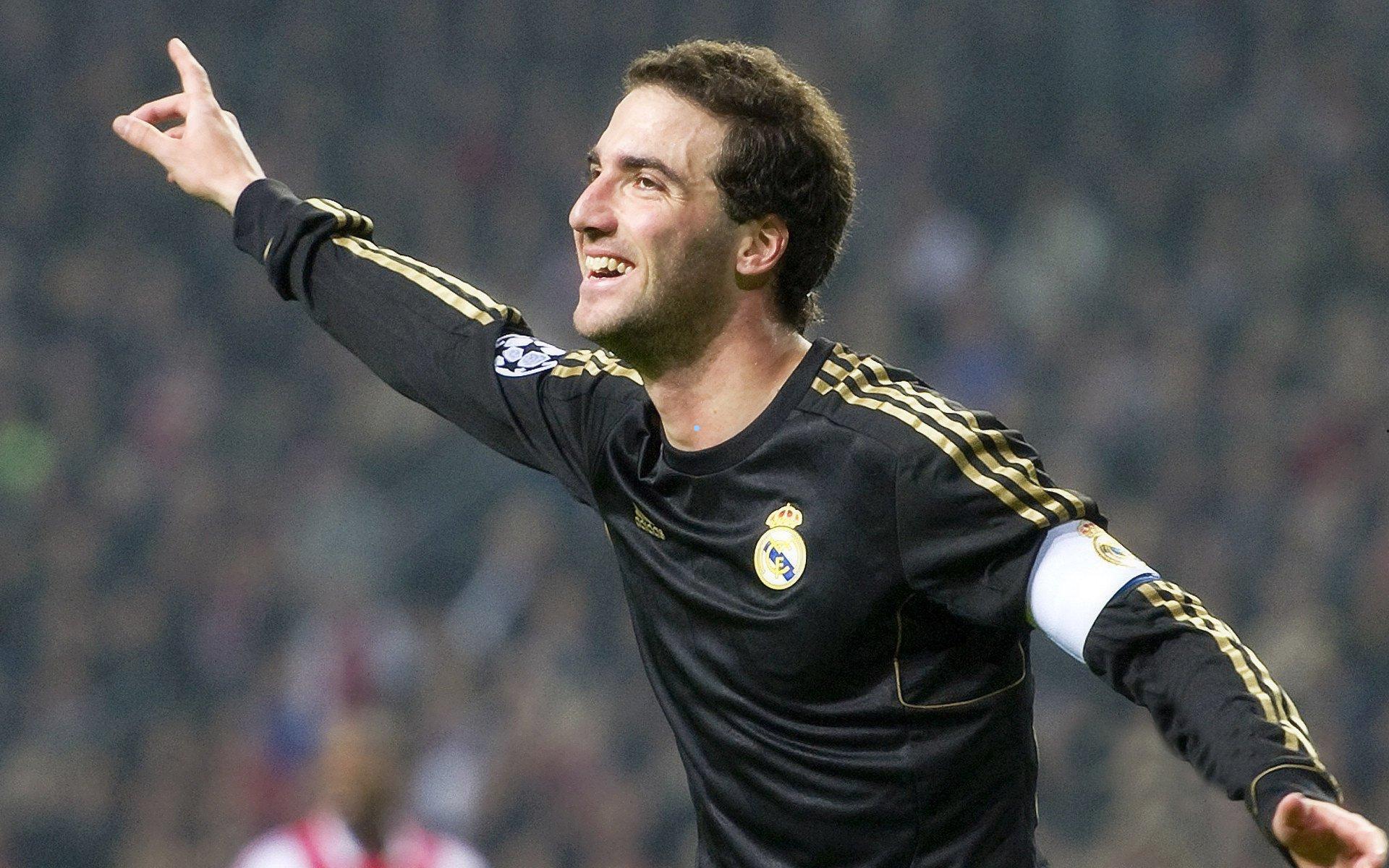 38岁瓦尔迪亚平宁再创奇迹!四场三球闪耀意甲,荣膺十一月最佳球员