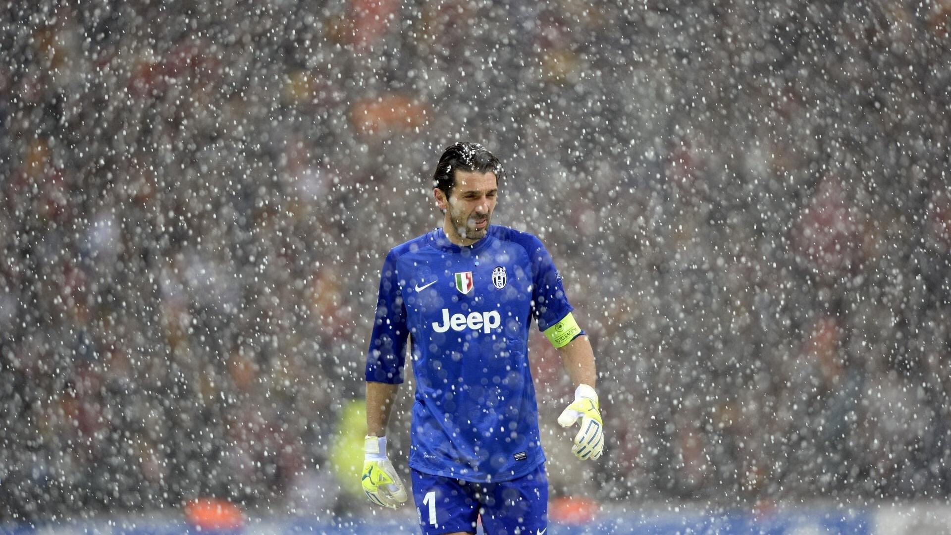 危险飞铲引爆赛场！亚马尔遭背后犯规，黄潜直红巴萨多打一人夺胜